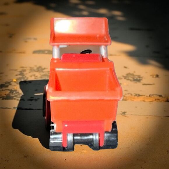 2004 Bob the Builder Bob The Builder Muck Muddy Toy Diecast Dump Truck - Picture 4 of 8